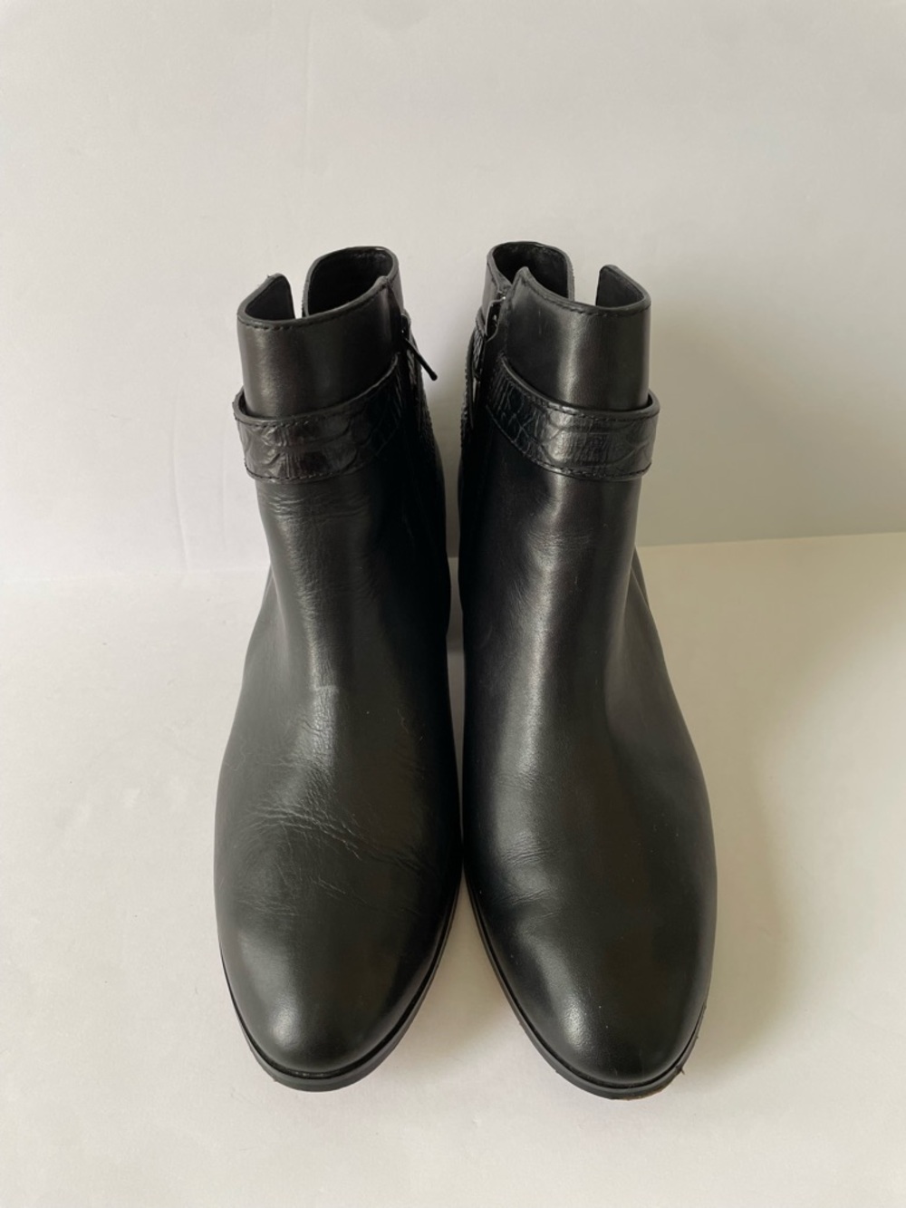 COACH Black Leather Ankle Boots Bootie Chunky Heel Size 9 B Side Zip - Picture 4 of 7